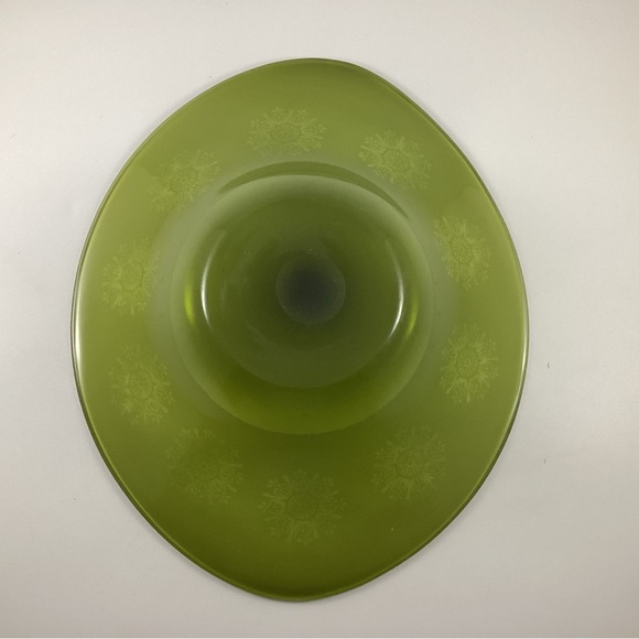 Vintag eOval Glass Bowl Circa 1960s - Picture 6 of 10